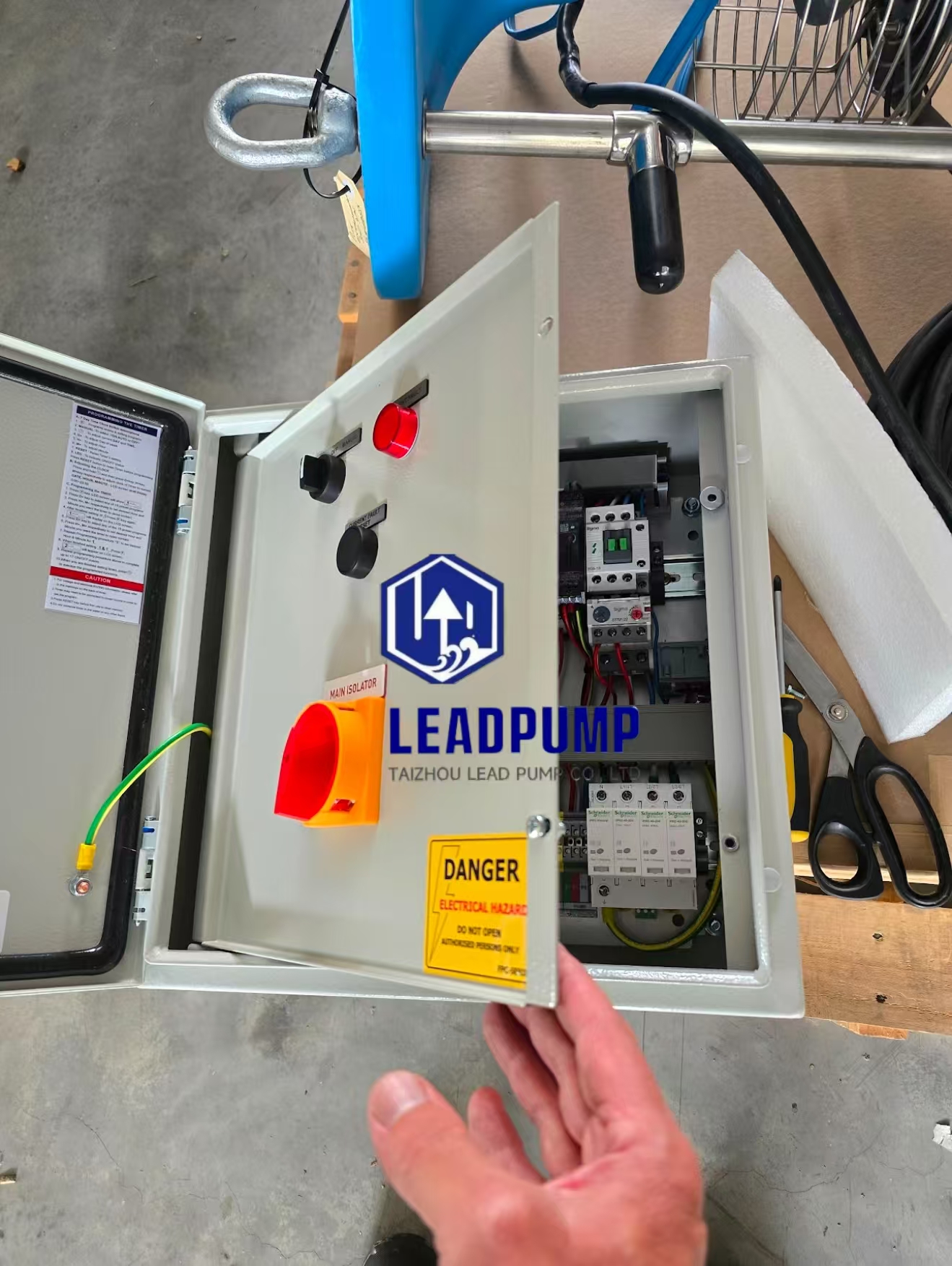 تقدم Taizhou Lead Pump Co. ، Ltd حل خزانة مخصصة للتحكم في الطاقة استجابةً لتغييرات تنظيمية جديدة